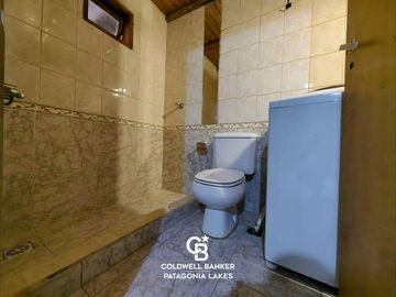 VENTA Casa 5 ambientes 157 m2 sobre lote 975 m2 en Barrio Norte Villa la Angostura