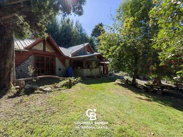 VENTA Casa 5 ambientes 157 m2 sobre lote 975 m2 en Barrio Norte Villa la Angostura