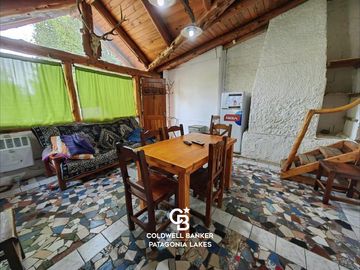 VENTA Casa 5 ambientes 157 m2 sobre lote 975 m2 en Barrio Norte Villa la Angostura
