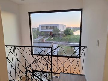 Casa en venta - 3 Dormitorios 3 Baños - Cochera - 1019,15Mts2 - Escobar