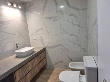 Casa en venta - 3 Dormitorios 3 Baños - Cochera - 1019,15Mts2 - Escobar