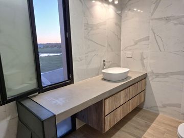 Casa en venta - 3 Dormitorios 3 Baños - Cochera - 1019,15Mts2 - Escobar