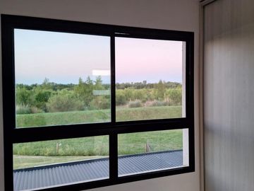 Casa en venta - 3 Dormitorios 3 Baños - Cochera - 1019,15Mts2 - Escobar