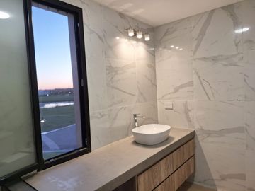 Casa en venta - 3 Dormitorios 3 Baños - Cochera - 1019,15Mts2 - Escobar