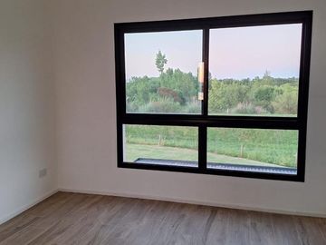 Casa en venta - 3 Dormitorios 3 Baños - Cochera - 1019,15Mts2 - Escobar