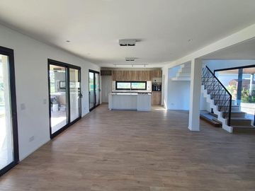 Casa en venta - 3 Dormitorios 3 Baños - Cochera - 1019,15Mts2 - Escobar