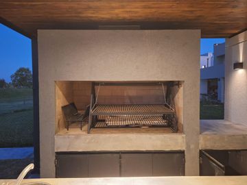Casa en venta - 3 Dormitorios 3 Baños - Cochera - 1019,15Mts2 - Escobar
