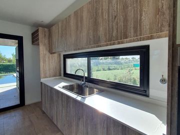 Casa en venta - 3 Dormitorios 3 Baños - Cochera - 1019,15Mts2 - Escobar
