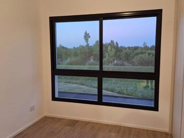 Casa en venta - 3 Dormitorios 3 Baños - Cochera - 1019,15Mts2 - Escobar