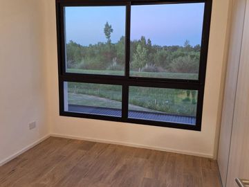 Casa en venta - 3 Dormitorios 3 Baños - Cochera - 1019,15Mts2 - Escobar