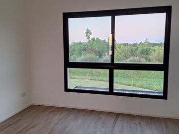 Casa en venta - 3 Dormitorios 3 Baños - Cochera - 1019,15Mts2 - Escobar