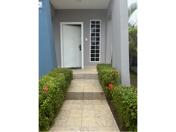 VENDO HERMOSA CASA URBANIZACION BRISAS DEL GOLF