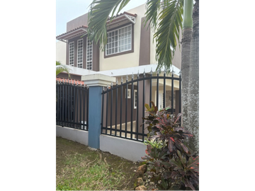 VENDO HERMOSA CASA URBANIZACION BRISAS DEL GOLF