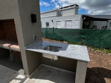 Casa en alquiler en Loma Verde