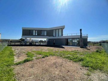 Casa en alquiler en Loma Verde