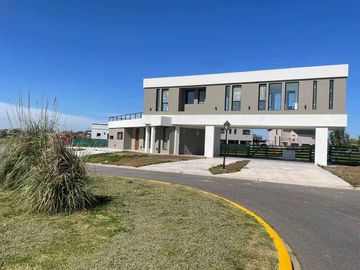 Casa en alquiler en Loma Verde