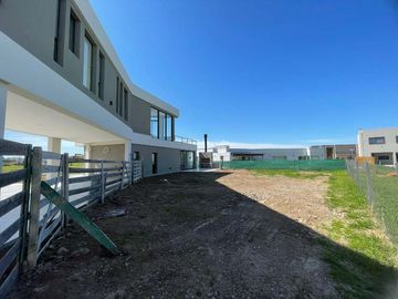 Casa en alquiler en Loma Verde