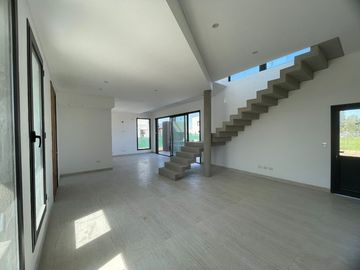 Casa en alquiler en Loma Verde