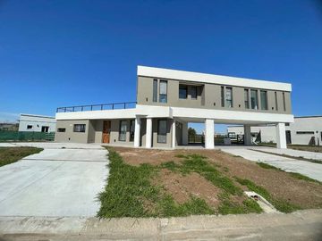 Casa en alquiler en Loma Verde