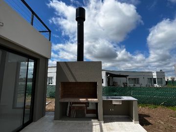 Casa en alquiler en Loma Verde