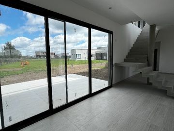 Casa en alquiler en Loma Verde