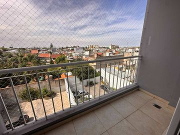 VENTA DEPTO 2 AMB CON COCHERA, SARANDI