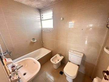 VENTA DEPTO 2 AMB CON COCHERA, SARANDI