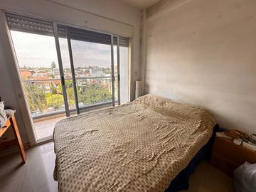 VENTA DEPTO 2 AMB CON COCHERA, SARANDI