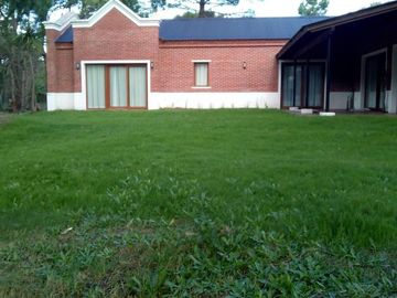 Venta/Permuta - Casa CHALET INGLES de 4 ambientes en Pinamar - La Herradura