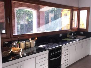 Venta/Permuta - Casa CHALET INGLES de 4 ambientes en Pinamar - La Herradura