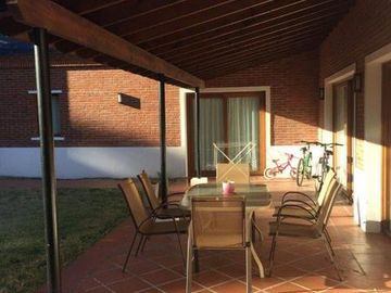Venta/Permuta - Casa CHALET INGLES de 4 ambientes en Pinamar - La Herradura