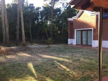 Venta/Permuta - Casa CHALET INGLES de 4 ambientes en Pinamar - La Herradura