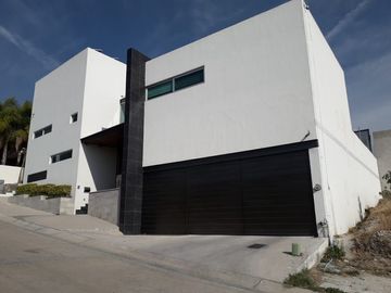VENTA o RENTA CASA EN LEÓN, CAÑADA DEL REFUGIO SUR