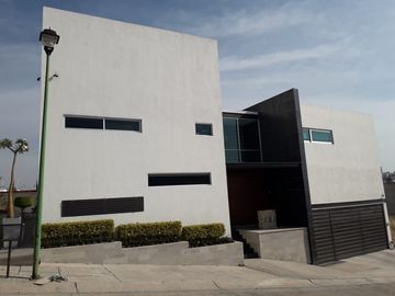 VENTA o RENTA CASA EN LEÓN, CAÑADA DEL REFUGIO SUR