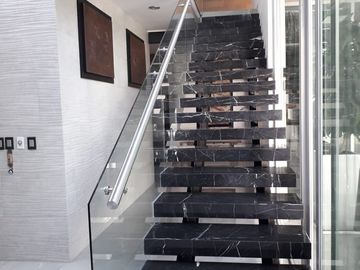 VENTA o RENTA CASA EN LEÓN, CAÑADA DEL REFUGIO SUR