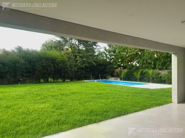 CON RENTA - Excelente propiedad en Santa Catalina