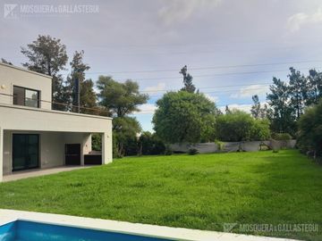 CON RENTA - Excelente propiedad en Santa Catalina