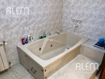 Casa en venta en Banfield, Lomas de Zamora