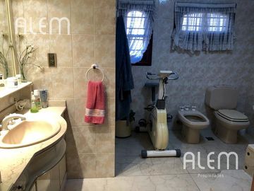 Casa en venta en Banfield, Lomas de Zamora