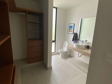 TOWNHOUSE EN VENTA, EXCELENTE UBICACIÓN ZONA NORTE, CHOLUL