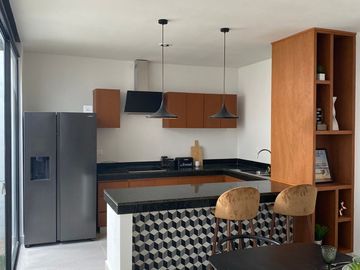 TOWNHOUSE EN VENTA, EXCELENTE UBICACIÓN ZONA NORTE, CHOLUL