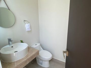 TOWNHOUSE EN VENTA, EXCELENTE UBICACIÓN ZONA NORTE, CHOLUL
