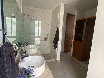 TOWNHOUSE EN VENTA, EXCELENTE UBICACIÓN ZONA NORTE, CHOLUL