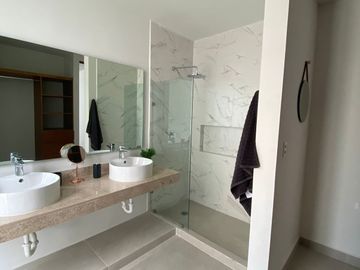 TOWNHOUSE EN VENTA, EXCELENTE UBICACIÓN ZONA NORTE, CHOLUL