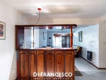 Venta - Casa de 7 ambientes A 200 MTS DEL MAR en CARILO - CHALET