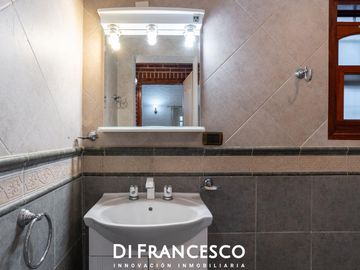 Venta - Casa de 7 ambientes A 200 MTS DEL MAR en CARILO - CHALET