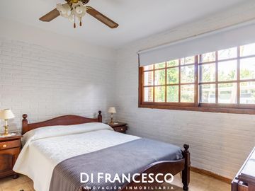 Venta - Casa de 7 ambientes A 200 MTS DEL MAR en CARILO - CHALET