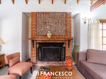Venta - Casa de 7 ambientes A 200 MTS DEL MAR en CARILO - CHALET