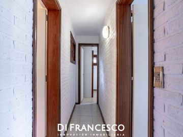 Venta - Casa de 7 ambientes A 200 MTS DEL MAR en CARILO - CHALET