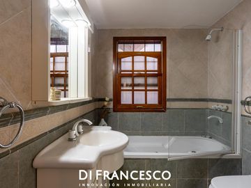 Venta - Casa de 7 ambientes A 200 MTS DEL MAR en CARILO - CHALET